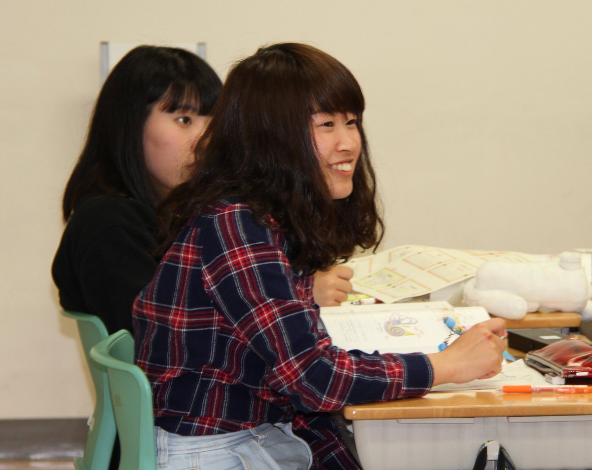 柏崎市元気発信課 看護師を目指す若者たち 桜と紅葉の名所 赤坂山公園のとなりにある国立病院機構新潟病院附属看護学校 ここで学ぶ看護学生たちは 強い志をもって3年間学びます 頑張れ未来の看護師たち 柏崎市も就職助成金で支援します