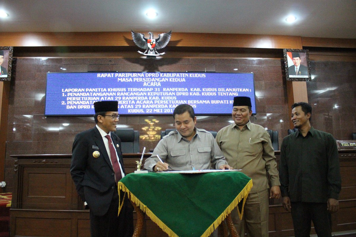 DPRD_kudus's tweet photo. DPRD Kabupaten Kudus, Senin 22 Mei 2017 Gelar Rapat Paripurna Persetujuan 29 Rancangan Peraturan Daerah Kabupaten Kudus. https://t.co/5ID2dhZpdn