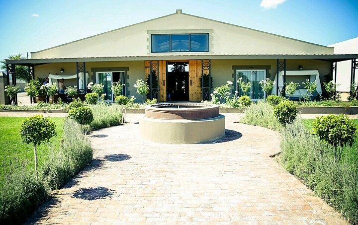 wheresmywedding's tweet photo. @SurvalOlive | Situated at the foot of the majestic Swartberg Mountain range Surval offers an idyllic setting and #wedding venue for couples https://t.co/sGShw57bUo