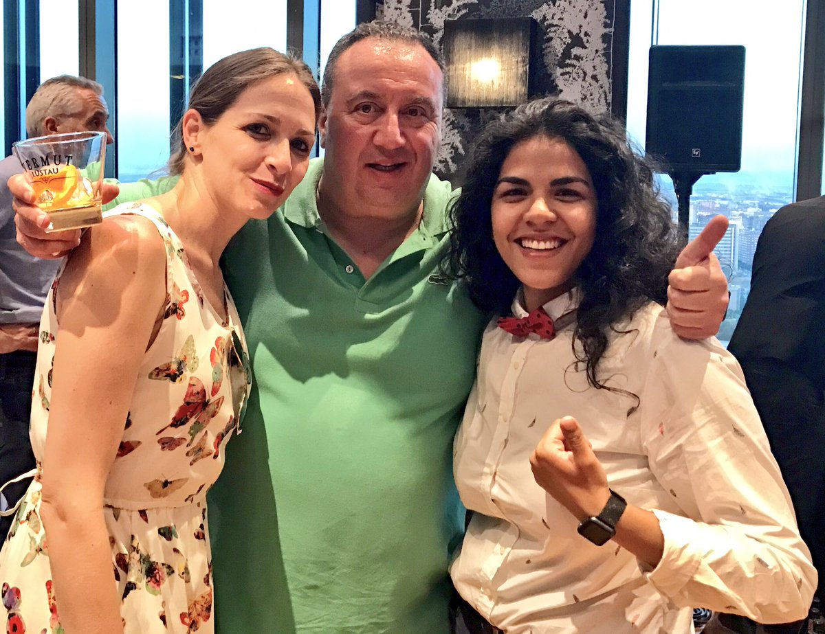 SastrePaco's tweet photo. PRESENTACIÓN de "un vermut de altura desde las alturas" 🔝👏🏻@BodegasLustau Muy buen vermut , buen@s amig@s , vistas🔝 y 👏🏻👏🏻al #GrupoCaballero https://t.co/U8FutKrUys