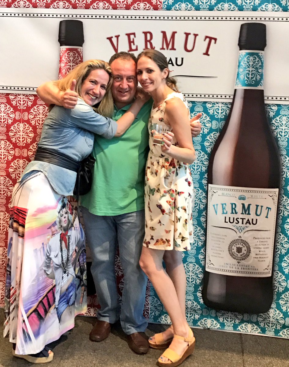 SastrePaco's tweet photo. PRESENTACIÓN de "un vermut de altura desde las alturas" 🔝👏🏻@BodegasLustau Muy buen vermut , buen@s amig@s , vistas🔝 y 👏🏻👏🏻al #GrupoCaballero https://t.co/U8FutKrUys