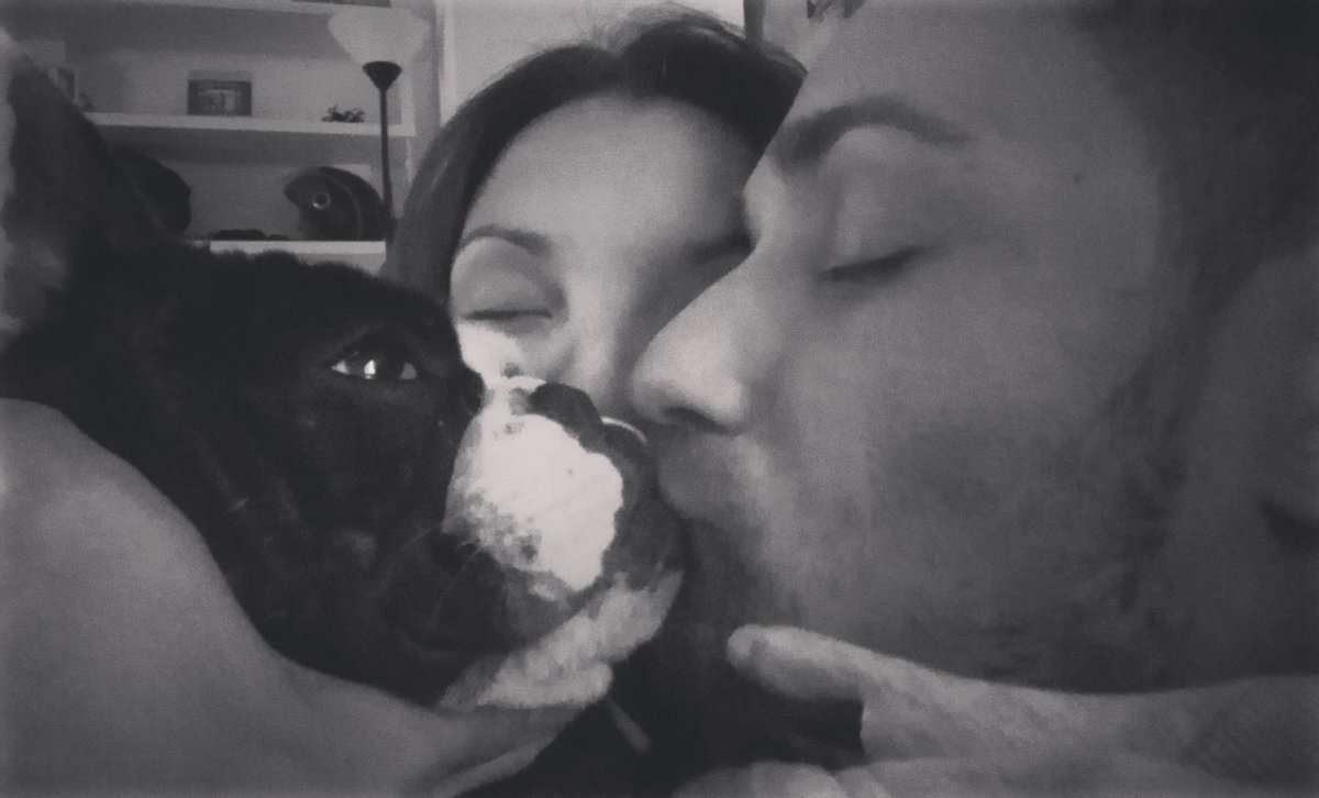 lidlebowski's tweet photo. Os mando un beso deseando que disfrutéis de un beso a 3 como el mío @MikeTrici  @lasmananaskiss #UnBesoParaKiss https://t.co/pzYZsMAAYb