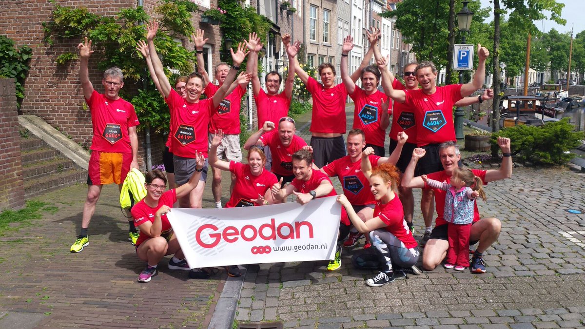 GeodanNL's tweet photo. Trots op onze sportieve collega's! Mooie prestaties @VestingloopDB afgelopen zondag #iamgeo #vestingloop #5km #10km #15km #denbosch https://t.co/LdwwznPnMs