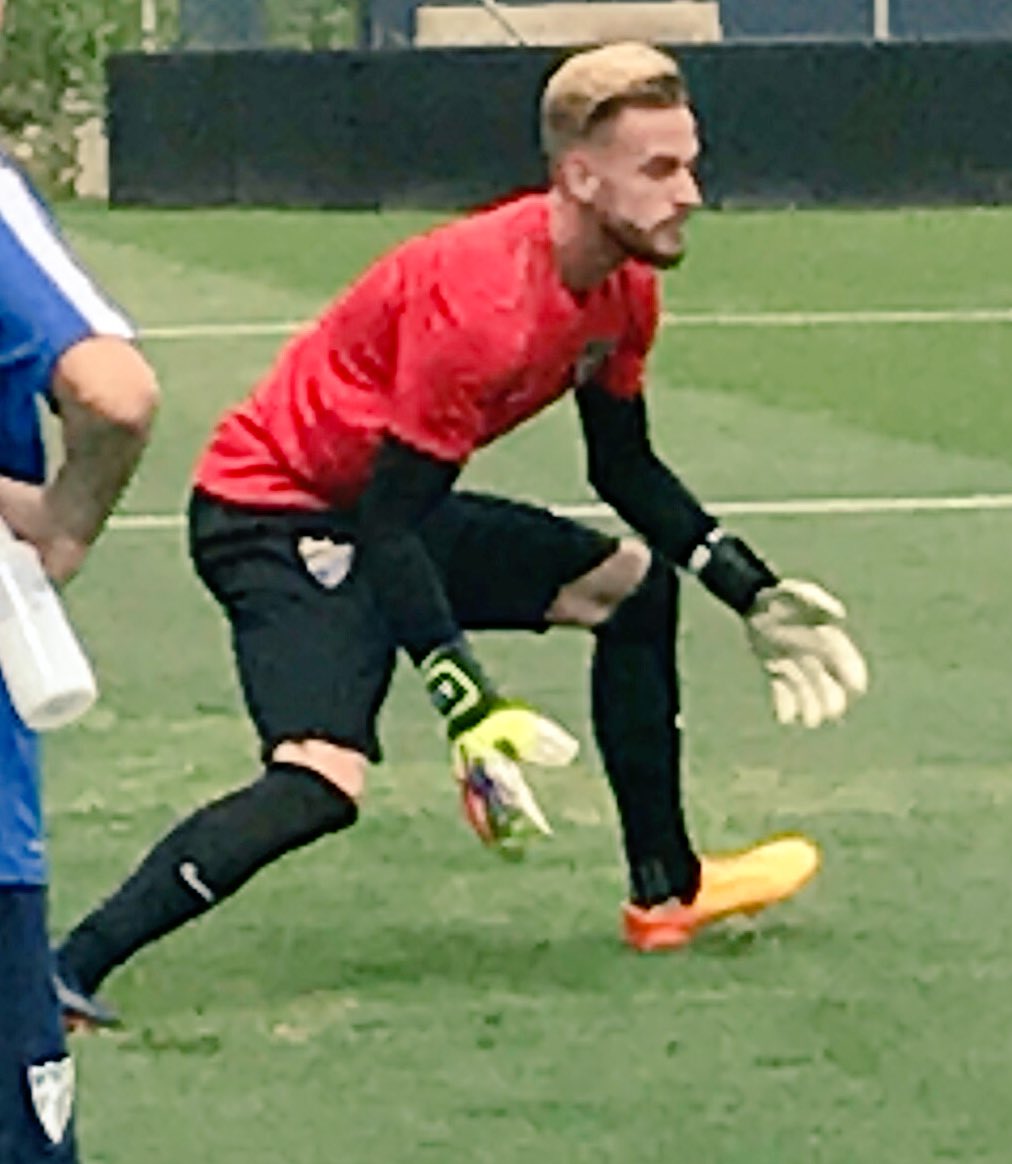 RicardoPorrasS's tweet photo. Grandísimo trabajo de @mariobazandiaz con el #Gato @pipa_aaron foto del calentamiento el domingo 💪🏼 a 90' del objetivo #VamosMalagueño #A2aB https://t.co/byjcG9yZlx