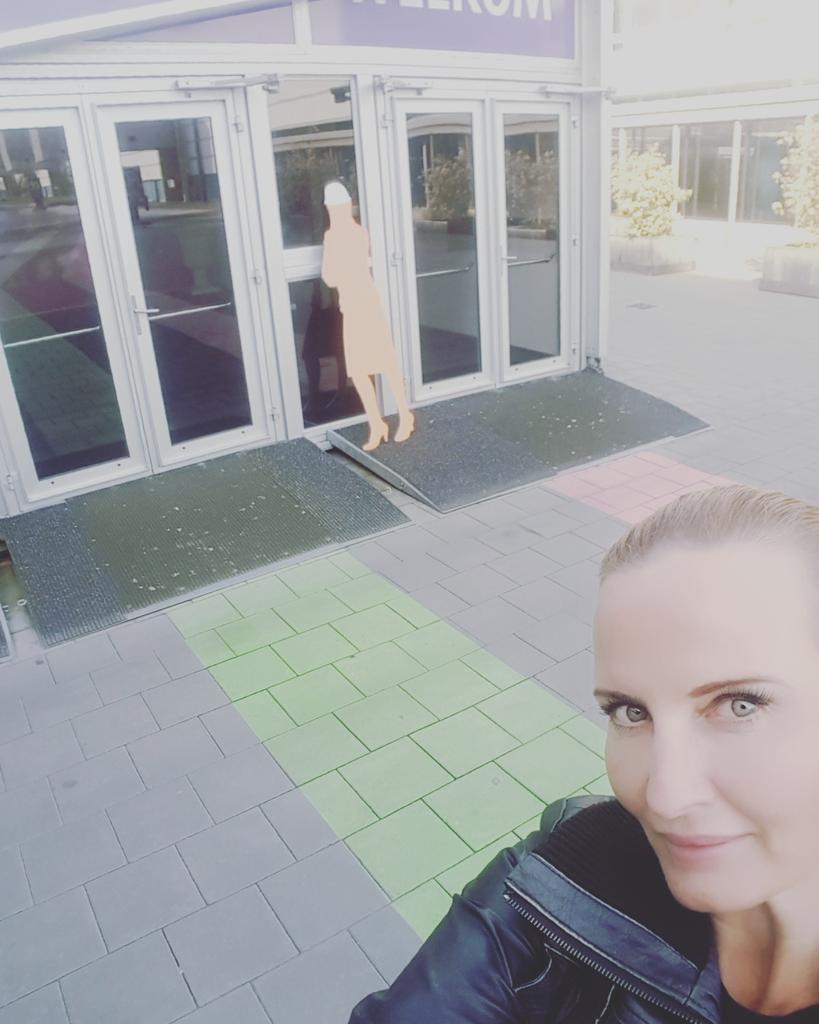 Vandaag geen #dijkie op de dijk, maar bij de ingang Dijkwerkersdag. #dijkwerkersdag #hwbp #community #mediaplaza