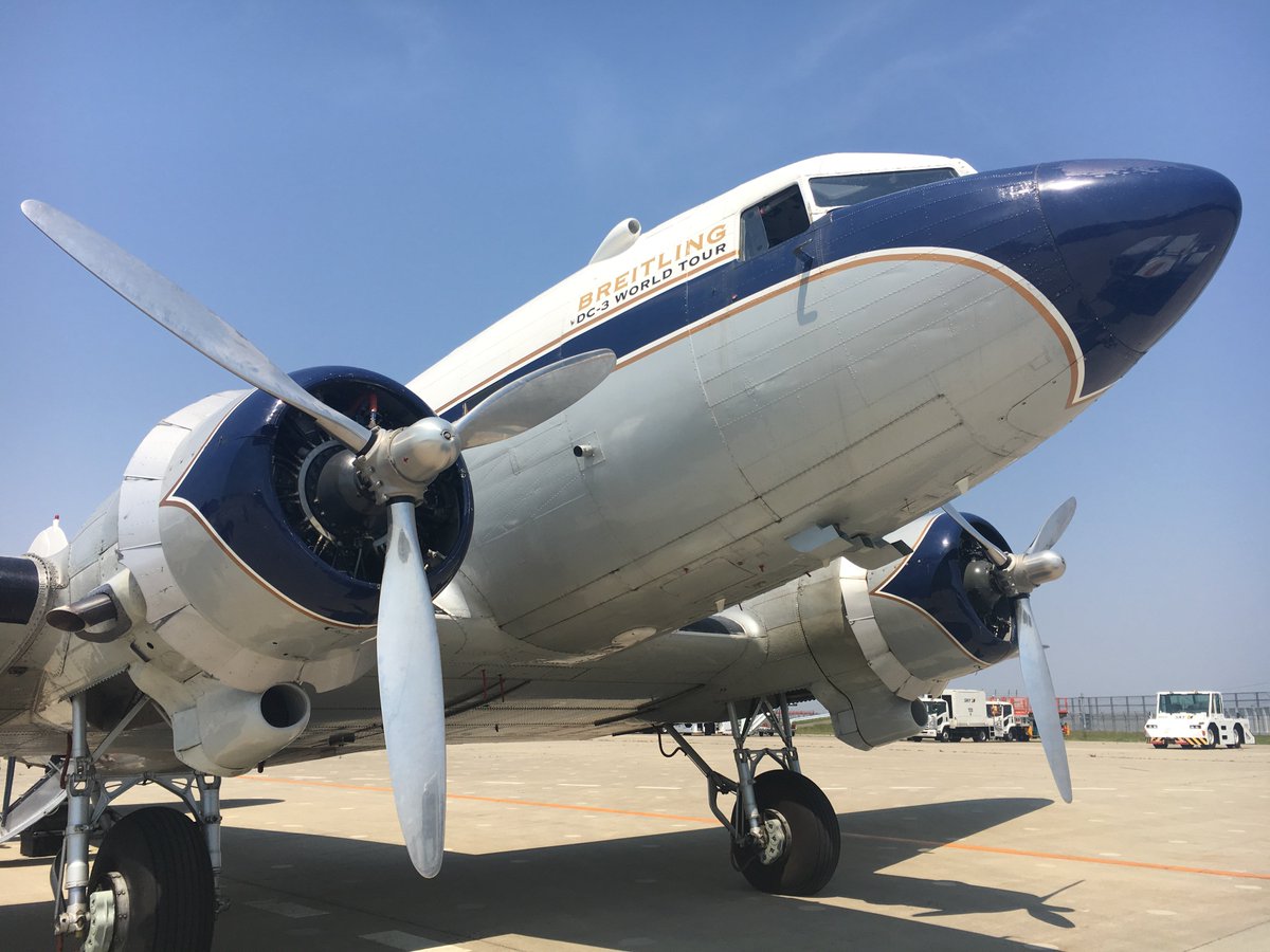 公式 仙台国際空港株式会社 昨日のブライトリング Dc 3 ワールドツアー機 5 26 28 6 5にナイトステイ及びローカルフライトで再飛来する予定です なお 仙台空港展望デッキでは 大勢の撮影やお見送りなどにより危険と判断した場合には 入場を一時制限