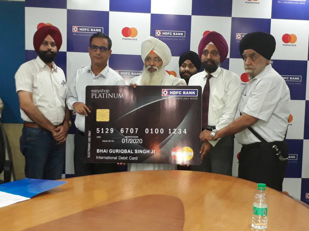 HDFCBankNews's tweet photo. #CelebrateHERoes campaign led by @HDFC_Bank &amp; @Mastercard recognises &amp; awards Singh's effort towards helping widows live a life w/ dignity. https://t.co/XbSsNAyy40