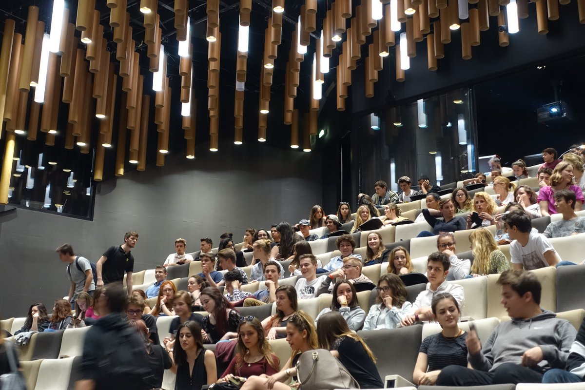pRaphaelOp's tweet photo. Retour en photo sur
concours vidéo,
concours d'éloquence,
table ronde sur l'engagement 
en partenariat avec @LesEDC https://t.co/bRFudK5OJF https://t.co/BXtVAsKANw