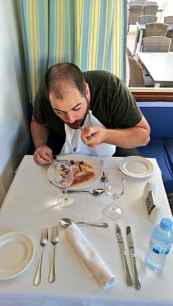 FloraBaker's tweet photo. When the buses are waiting outside, @TravelDaveUK grabs a full English. Didn't get his cup of tea though 🙃#MustSeeMenorca #EnglishSamurai https://t.co/yEPhQYW9ZT