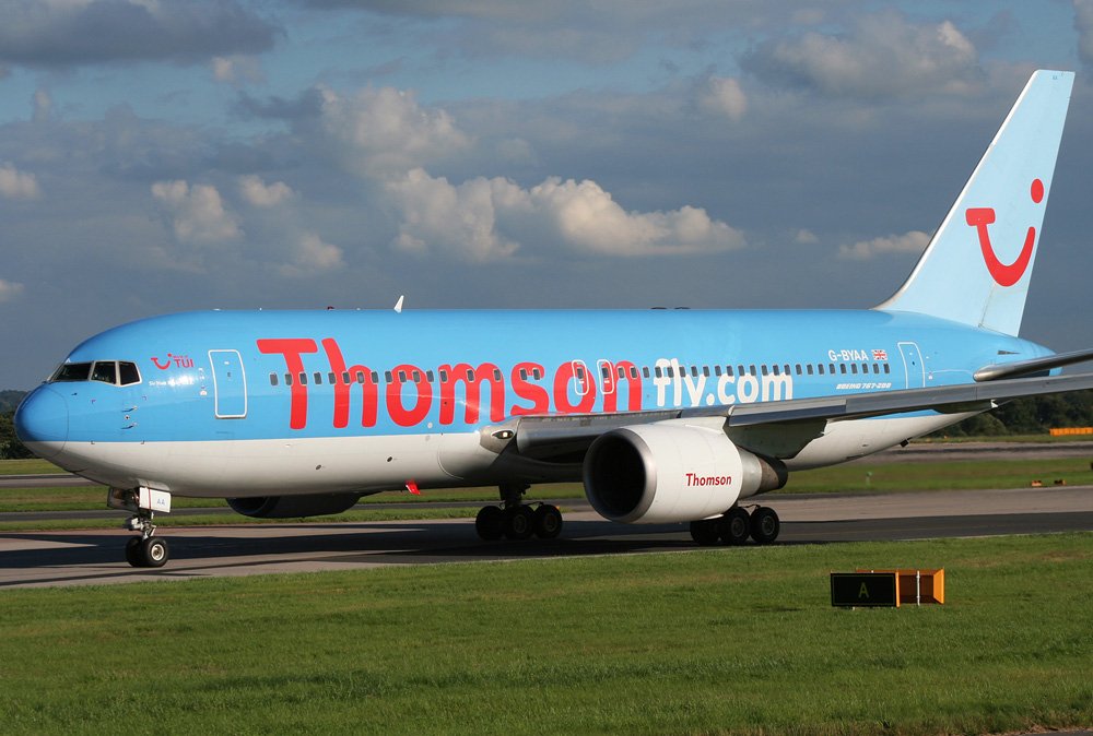 joelat___'s tweet photo. A @ThomsonHolidays #B767 arriving back at @manairport in 2007
https://t.co/0Y05WbWbnG
#avgeek #aviation #Manchester #TUI #Thomson #travel https://t.co/DDQ2m6L1pS