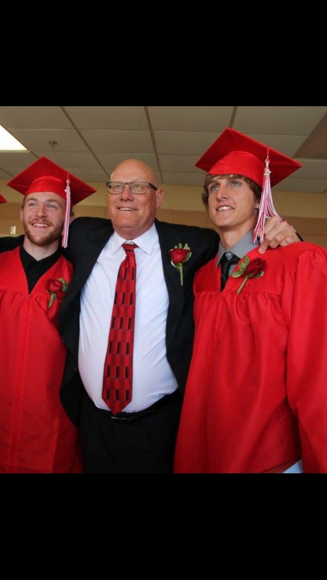 cbriggs25's tweet photo. when he says he's proud and wants a picture with us, yet still lowkey hates us all. https://t.co/mM9PvwtlVO