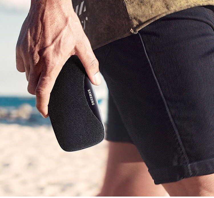 samsungukraine's tweet image. З ультра сучасними колонками #LevelBox музика супроводжує тебе всюди