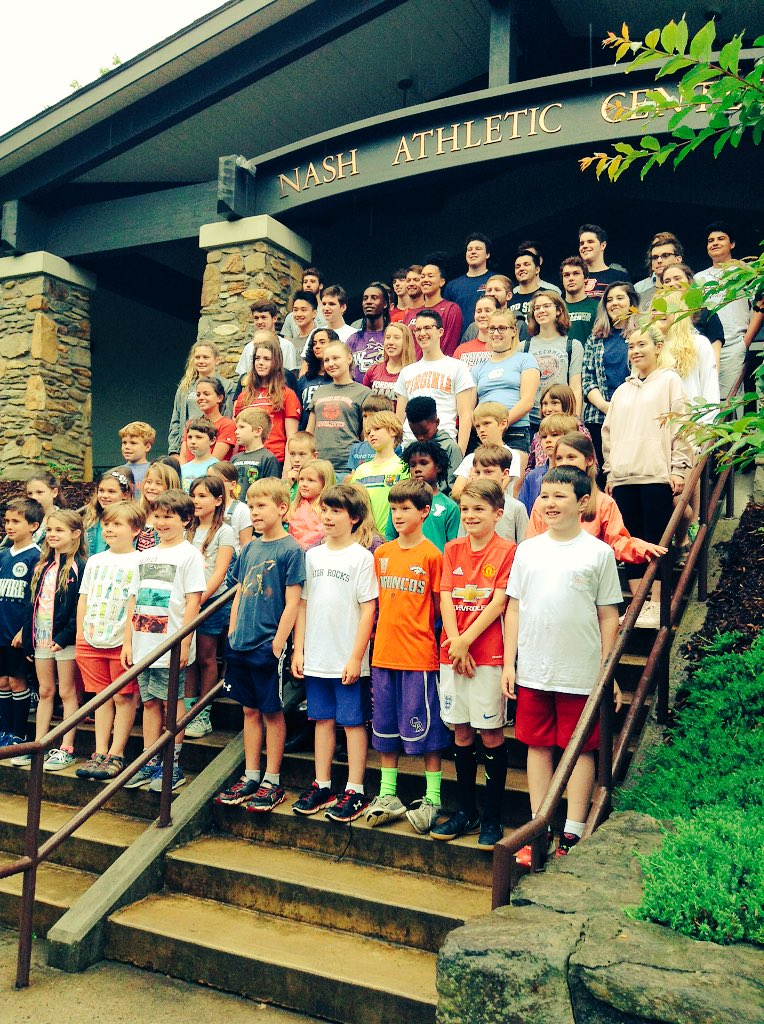 KeySchoolCDS's tweet photo. Seniors and Second Graders. 10 Year Class Reunion partners #decaunion @carolinaday https://t.co/Na2os8Y3K5