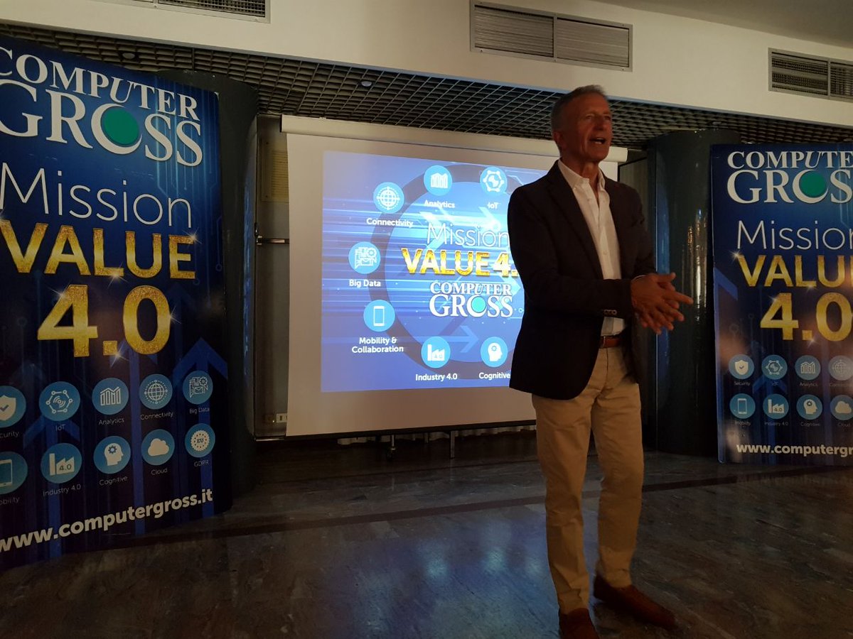 ComputerGross's tweet photo. Terminato un altro grande appuntamento con #MissionValue40 #Napoli! Ultima sessione con il #Valore a #Torino il 30 Maggio! #PassionValue https://t.co/rDKdu6yrCs