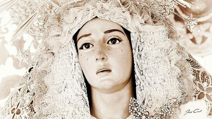 Por esas víctimas y la juventud, perecidas en tal barbarie. Nuestro apoyo a las familias. Están con ella... #Manchester #ManchesterArena