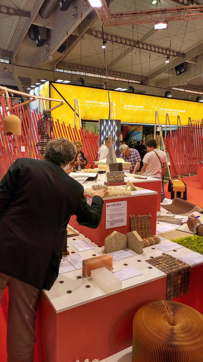 RogerBouGarriga's tweet photo. Los materiales que construirán los edificios del futuro se pueden ver y tocar en el Future Arena de @ConstrumatBCN https://t.co/zVXQ0Ze3Dk