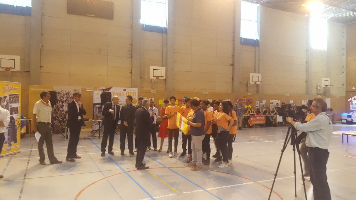 oliviermaurel's tweet photo. Vainqueur catégorie Ways collège Rosa Parc Marseille #IterRobots @DANE_Aix_Mrs @acaixmarseille https://t.co/K8wVWXcv4W