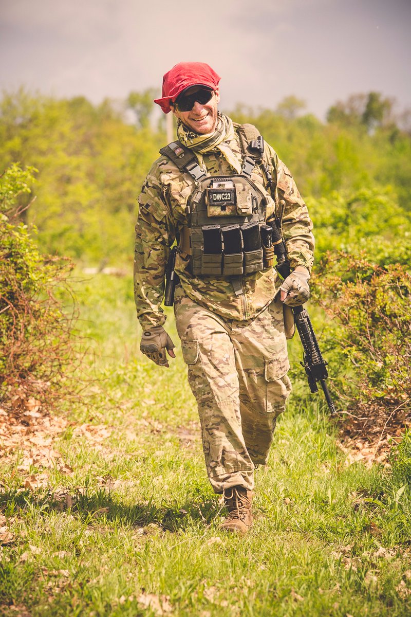 MadnessEarl's tweet image. Its nice to see being dead doesn't stop some folk from still smiling! #airsoftworld #airsoft