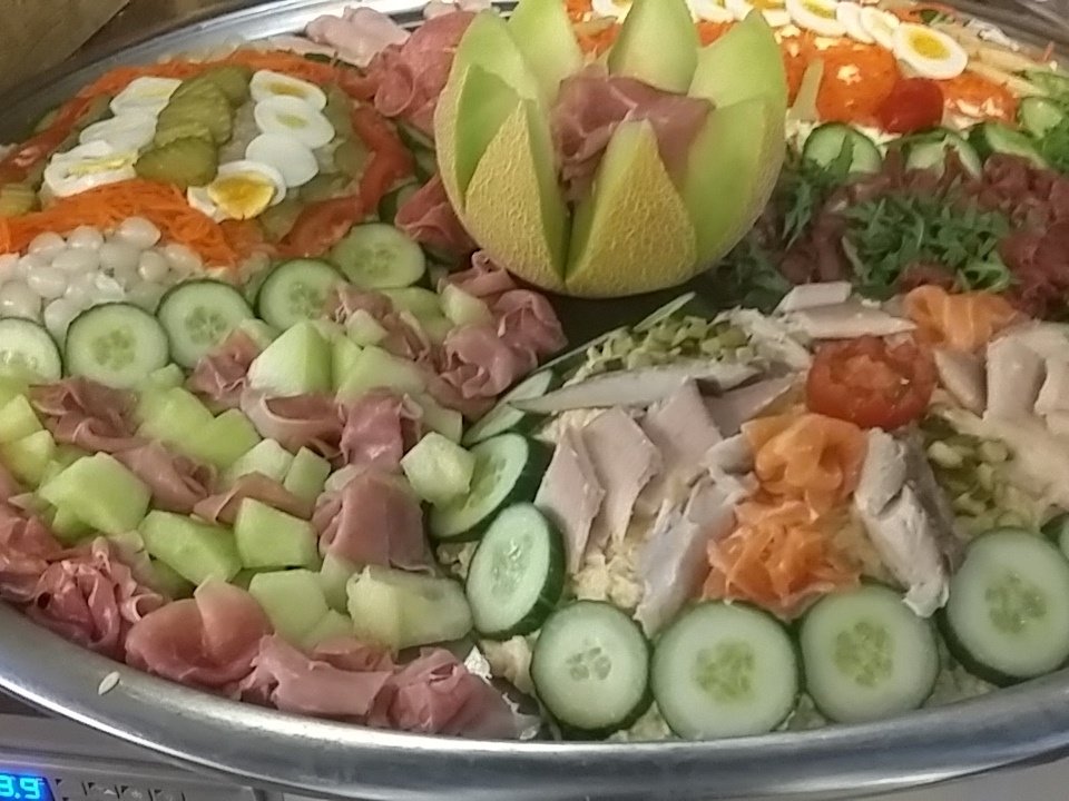 Vanavond weer een mooi buffet nu druk aan het voorbereiden <a href="/deSpecialiteit/">de Specialiteit</a> @Leliezorggroep