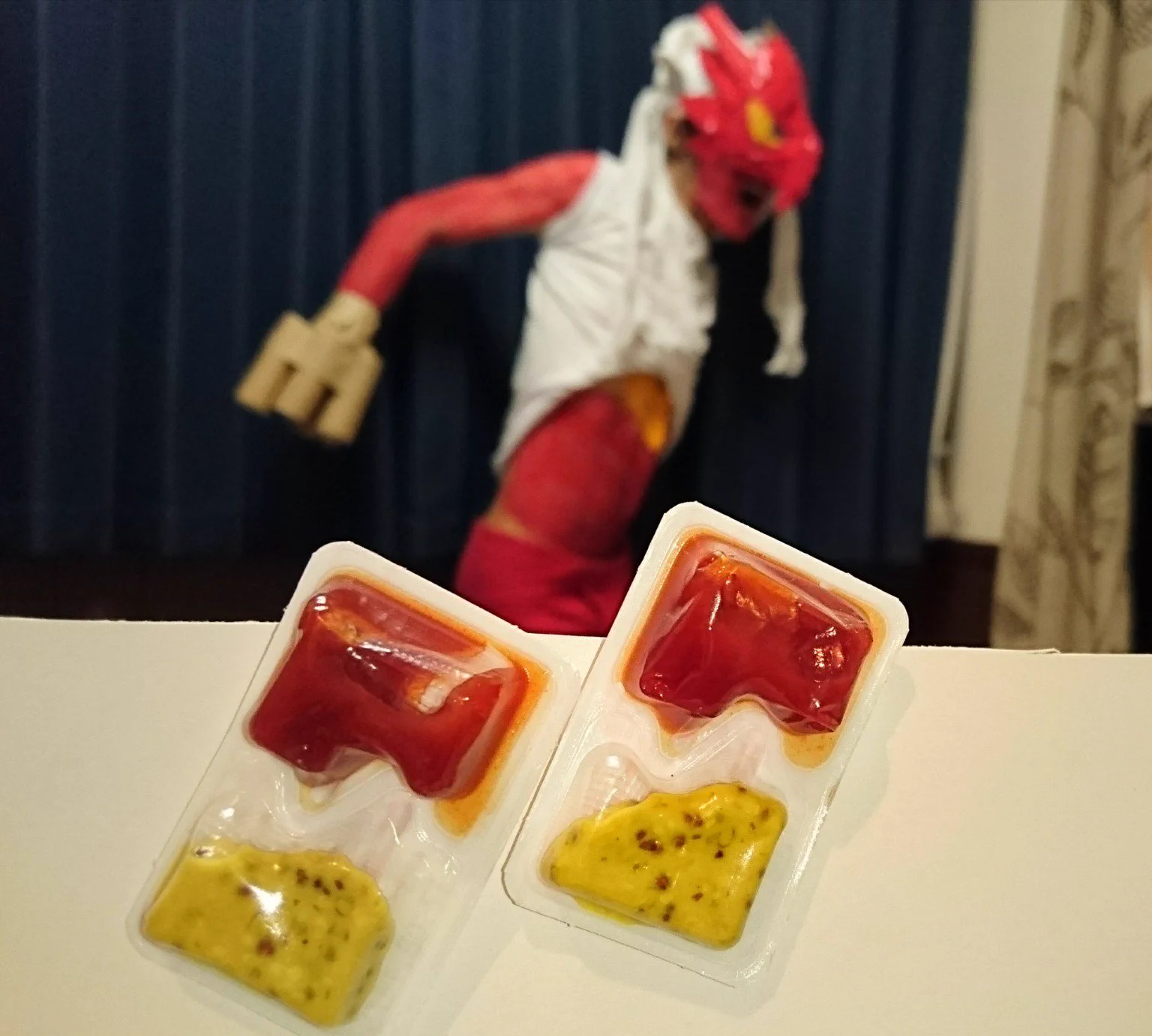発想がすごいwwポケモン「バシャーモ」のコスプレがなかなイケるww