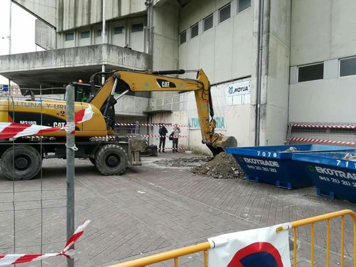 ¡Buenos dias! ¡Llegó  el dia que todos esperabamos! Hoy han comenzado las obras de la remodelación de Anoeta.