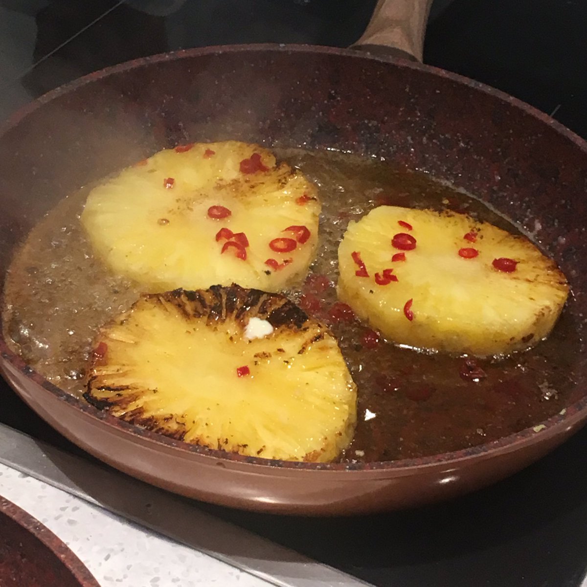 shahnazinlondon's tweet photo. Absolutely delicious #philvickery Fresh Pineapple & Vanilla Syrup all cooked in the #copperstonepans (I now want a set) ππ» #jmlbrunch https://t.co/p51hVBHeXz