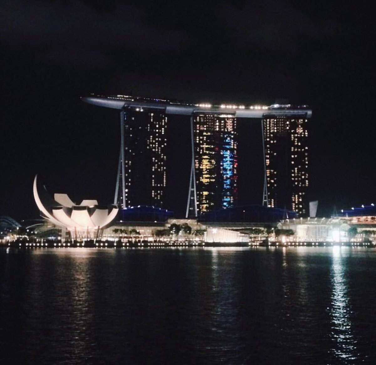 PatrickBello13's tweet photo. Sunset and City Lights are the best.
#Singapura https://t.co/NM2usDLIxb