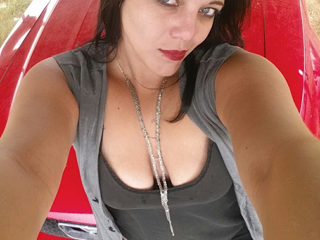 EmberDivine's tweet image. I'm online  @Skyprivate. my profile: profiles.skyprivate.com/model/112477-f… Please RT. thanks! #camgirl