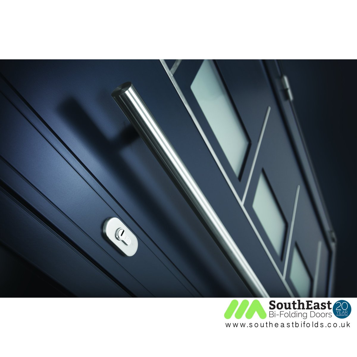 SE_Bifolds's tweet image. Make a statement with our range of Residential doors #designthinking #design #extrior #architecture #homedesign southeastbifolds.co.uk