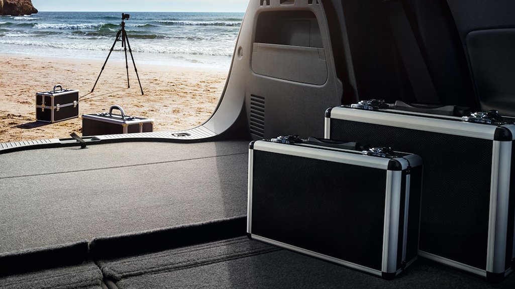 Packt ihr auch gern zu viel ein? Gut – denn dank des flexiblen Laderaums im #OpelMokka X ist das kein Problem mehr: bit.ly/UmparkenImKopf…