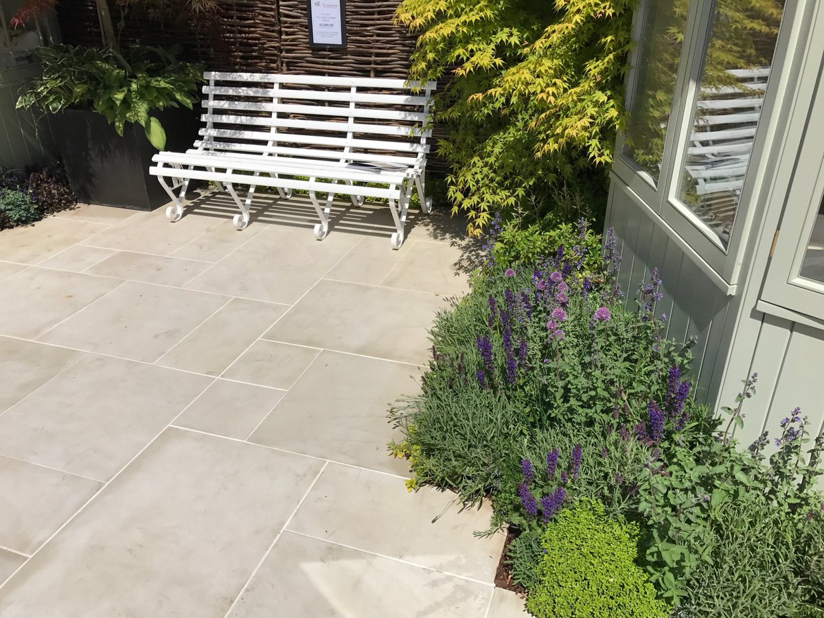 EMPaving's tweet image. Congratulations @scottsthrapston, Landscape Concepts for 5 star award win #ChelseaFlowerShow2017. Beautiful plants, summerhouses #EMVanilla.