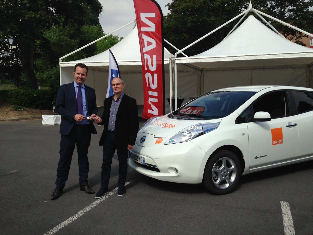 #Nissan remet les clés de la 100e Nissan #Leaf à Orange à Villeneuve d'Ascq