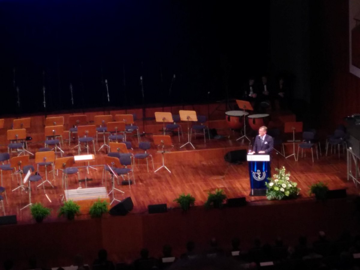 Der Präsident der Bundesärztekammer Prof. Montgomery hält sein Eröffnungs-Referat beim #daet17