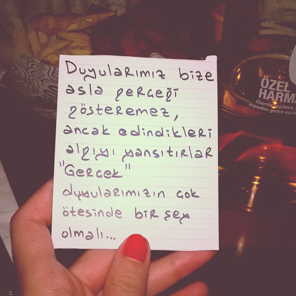 zulalyavuz's tweet photo. Aydınlığı bulutlar götürdü.
Yıldızlara doğru yol aldım.
Kararsızlık bir an sürdü.
Varanlarla duranların ortasında ben kaldım,
Çırılçıplak... https://t.co/7P2FDJKAAa