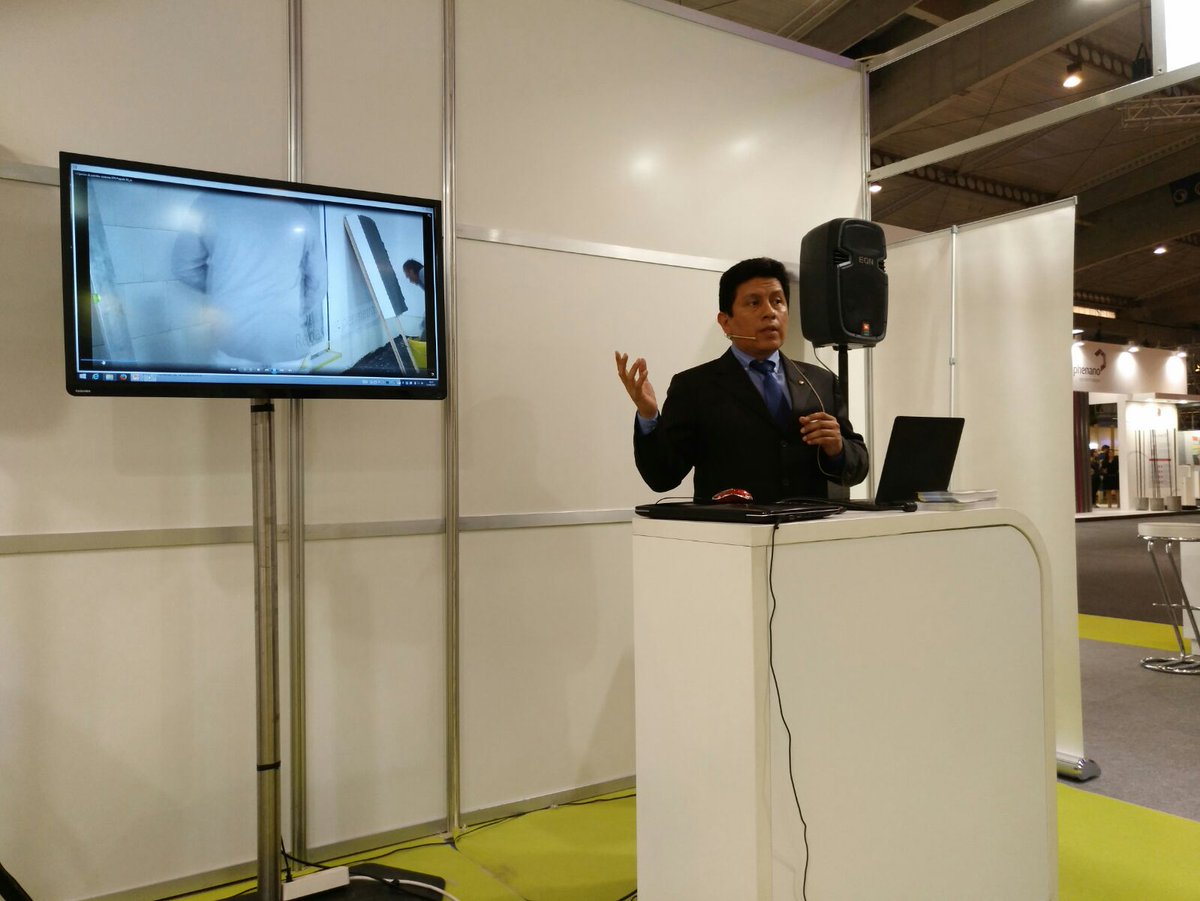 Manuel Martino de Sto, arranca en el estand de PEP: Taller colocación aislamiento