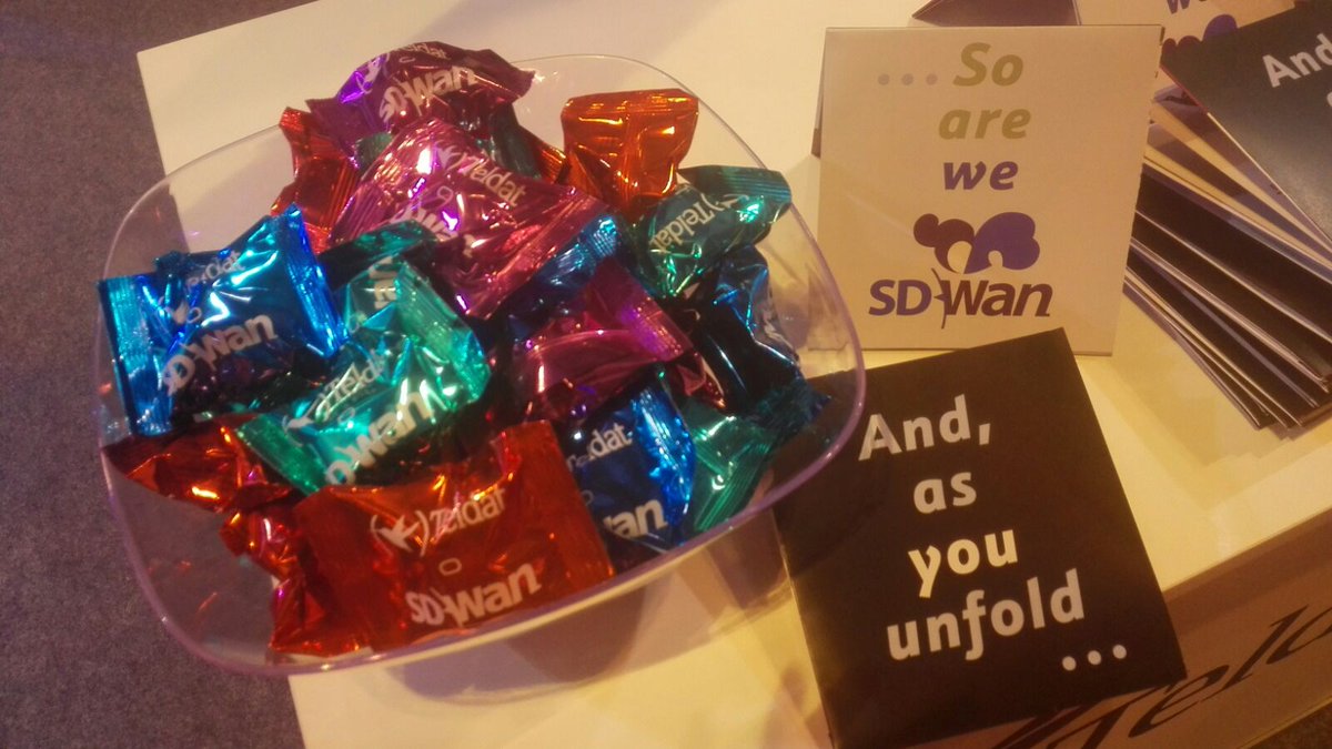 📸Nuestros Account Managers a la última en todo! Incluido #moda! Tomad nota: Hall 3 Stand B227 ..#SDWAN #transformaciondigital  + 🍬 #DES2017