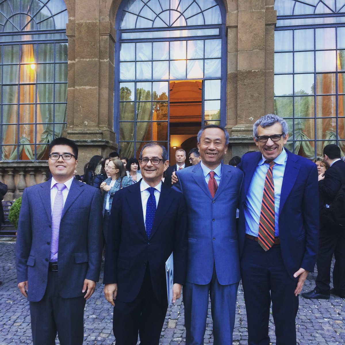 EconTorVergata's tweet photo. Cerimonia per la storica firma del #DualDegree program tra @unitorvergata e la Beijing Capital University of Cina #CUEB a Villa Mondragone https://t.co/gyUc6tJZKS