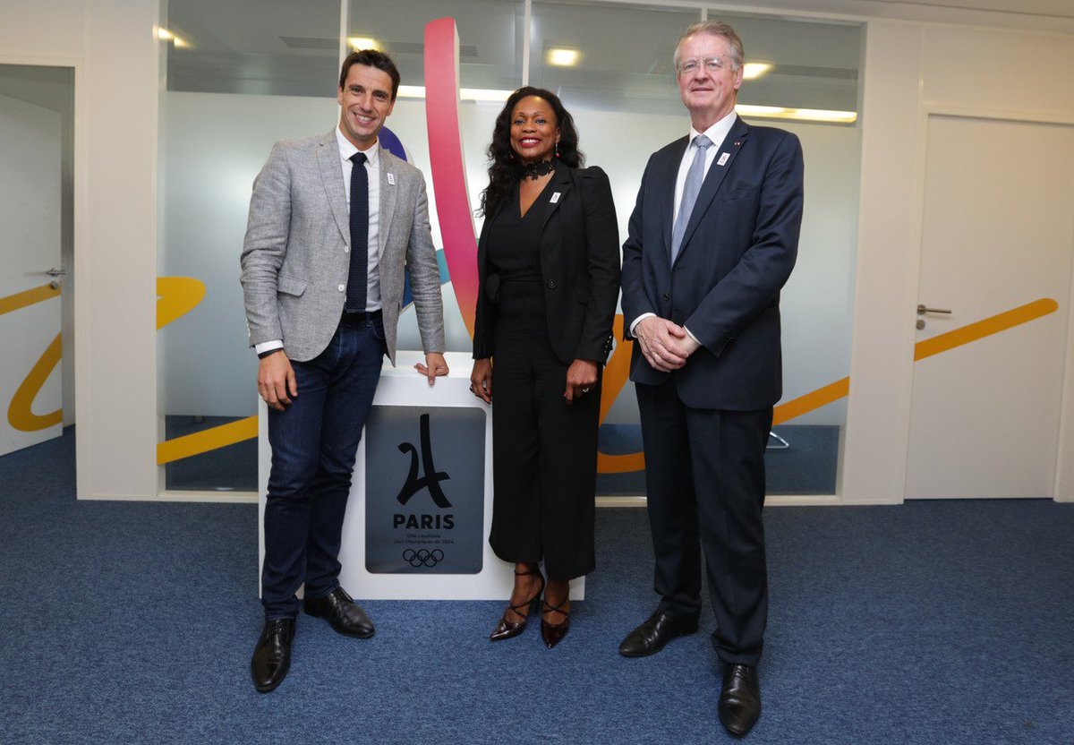 Paris2024's tweet photo. Ce matin @FlesselLaura est venue échanger avec #Paris2024. A 113 jours du vote du CIO la Ministre a rappelé son goût de la victoire ;) https://t.co/7BzE3GiUeO