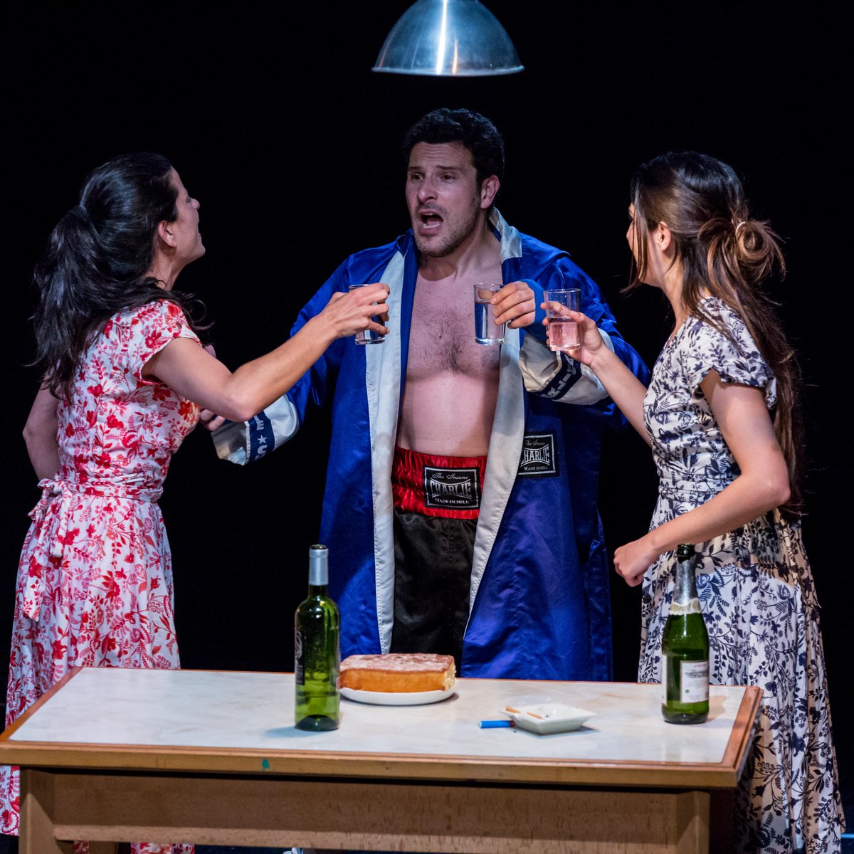 DobleSentidoPro's tweet photo. Ayer tuvimos fiesta en el @TeatroLara con las #HermanasRivas. Nos queda solo un martes :( https://t.co/cpfMETkL17