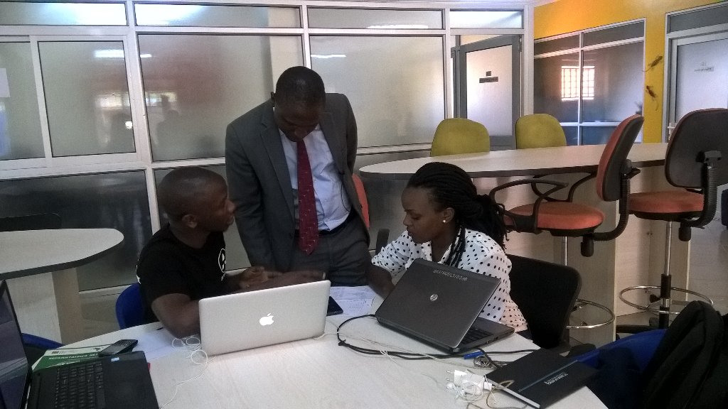 ekahat1's tweet photo. @kipanden engaging @ArvanaUg #innovation team @AfricaResilient @MakerereU to appreciate progress... @GlobalDevLab https://t.co/NUiTGq8VAB