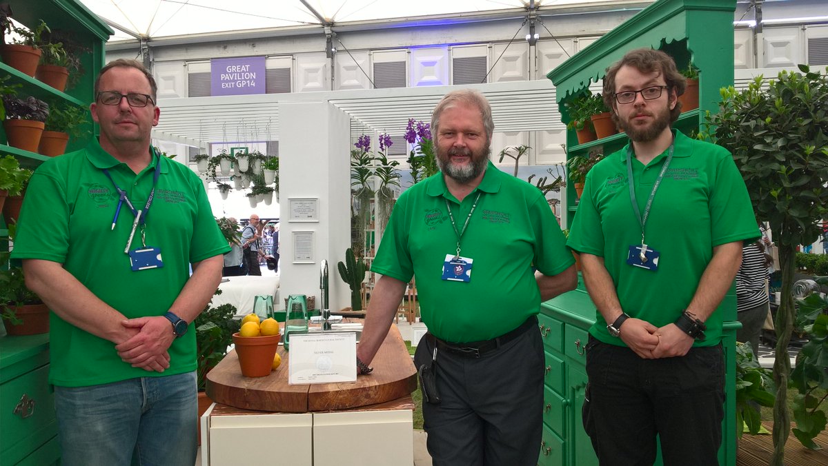 sparsholtplants's tweet photo. @Sparsholt_Coll Silver all the way @The_RHS #ChelseaFlowerShow2017 Well done team! @jamiecryer #experience #employability #team #skills https://t.co/3zmO4y4nab