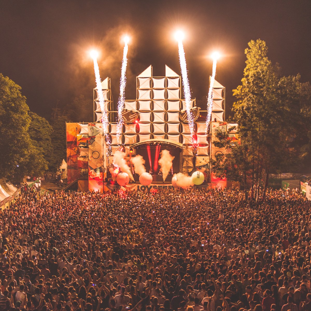 weknowfestivals's tweet image. For 3 days house + techno legends perform in woodlands at @LovefestRS in Serbia. Attend for impressive visuals + a stellar lineup! 3-5 Aug