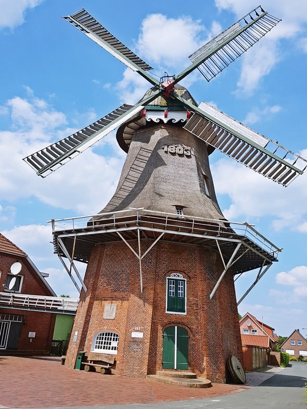 t_info_uplengen's tweet photo. Wunderbares Wetter und die #Mühle in #Remels zeigt sich von ihrer besten Seite 🙂 https://t.co/A9QTQTuqkQ