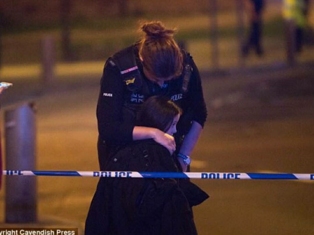 UKCopHumour's tweet photo. Sometimes, all you can give is all that's needed... 💙 https://t.co/Xwi8tAYngA
