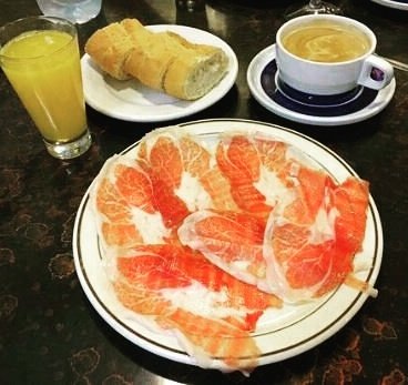 Hotel_Torres's tweet image. Amor a primera vista!! #Guijuelo #jamón #ibérico #patanegra #tapas #desayunos #breakfast #brunch #aperitivo #relax  #momentostorresguijuelo