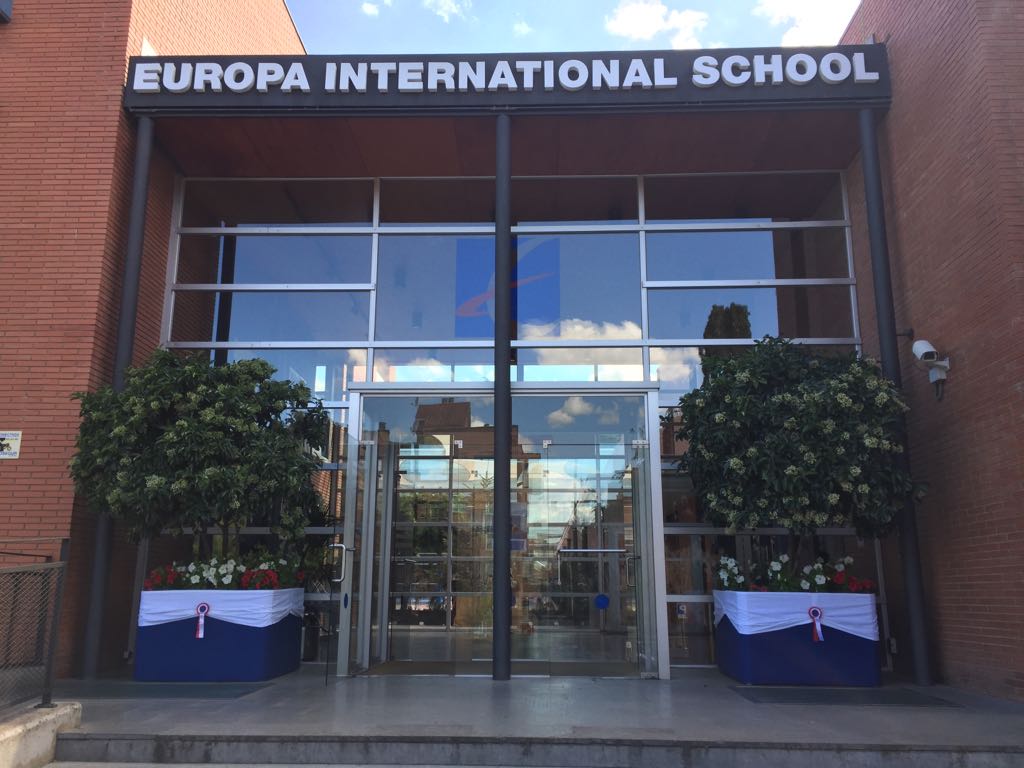 Showfactory's tweet image. Cerimònia de graduació excel·lent a l'@EuropaIntSchool. Gràcies a tot l'equip directiu i staff per confiar un any més en @Showfactory