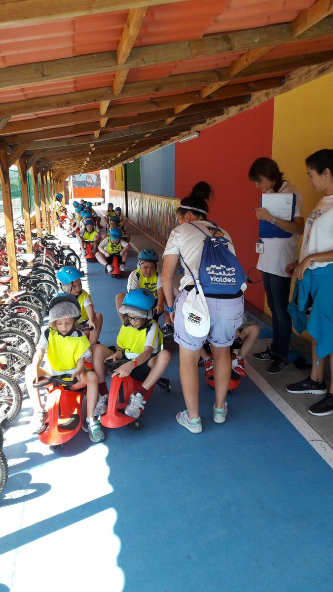 colNSSocorro's tweet photo. Los alumnos de 1 y 2 PRI están aprendiendo educación vial en un precioso entorno. ¡Así da gusto! https://t.co/lVUx58Juvr