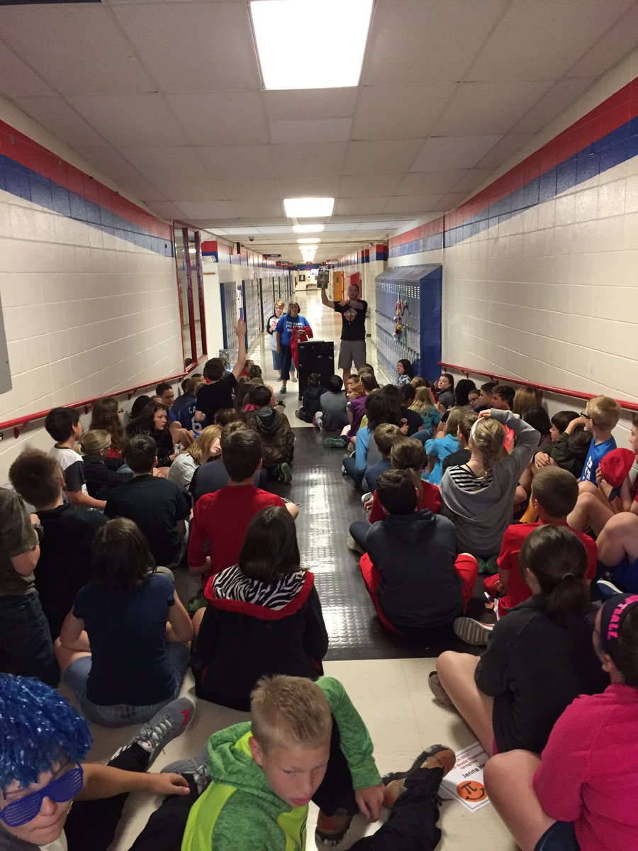 6thScienceCMS's tweet photo. 6th graders are enjoying silly  awards and Brag Buck auction! Last week of school before they are officially 7th graders! 🤓@CMSCardinals https://t.co/70BN3KPJsP