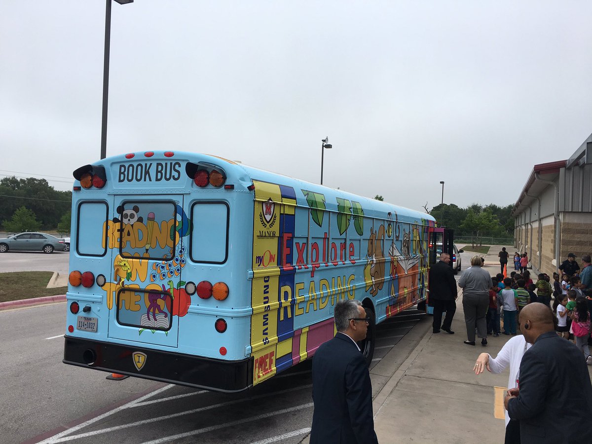 iTeachManor's tweet image. Welcoming the #readingonthego bus to #ManorISD great job!