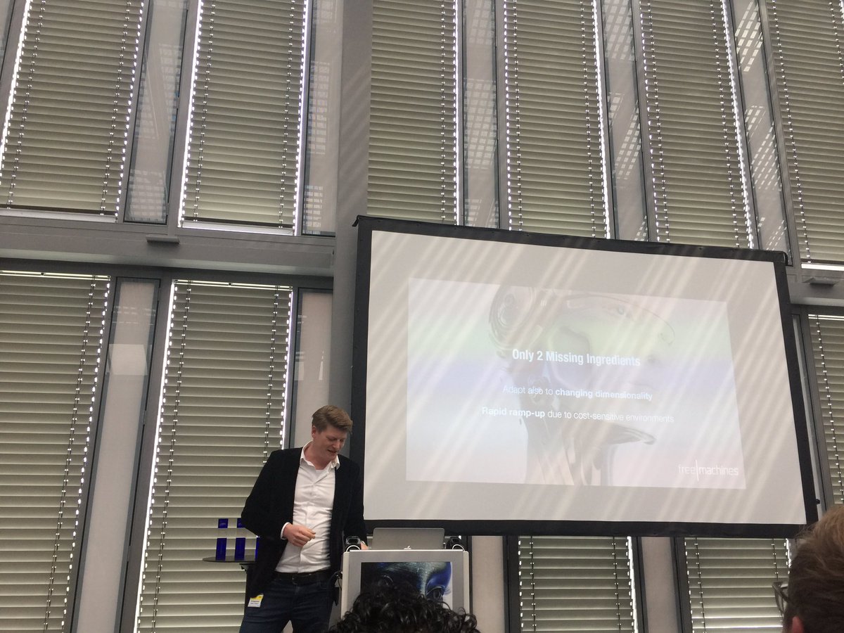 <a href="/OlavStetter/">Olav Stetter</a> von <a href="/freemachinesAI/">free machines</a>. Das Start-Up offeriert die Steuerung von Kundeninteraktionen auf Basis der KI. #vision_award17 #KI